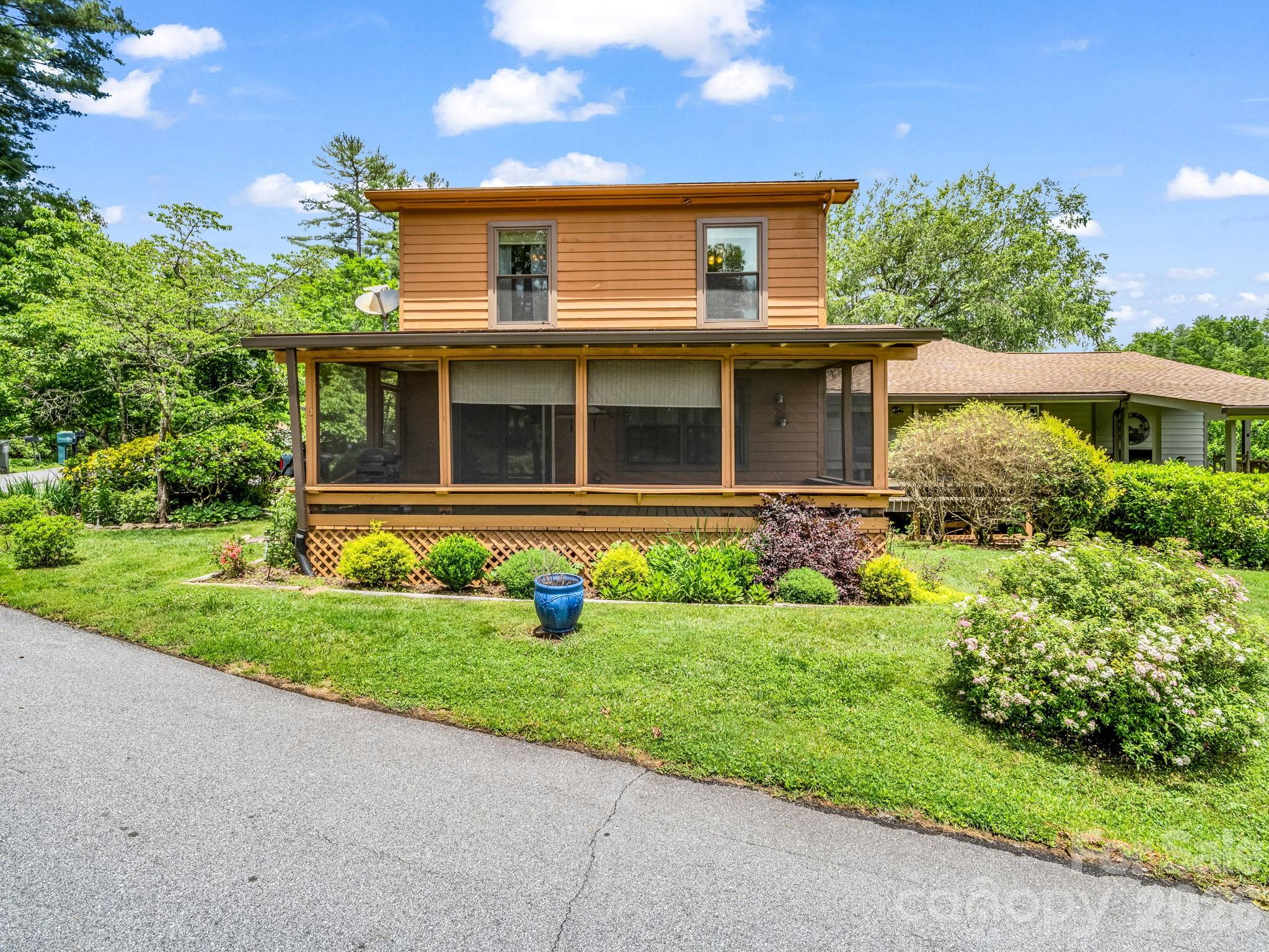 Side of the townhome showing the screened in porch. - 117 Willow Way, Hendersonville