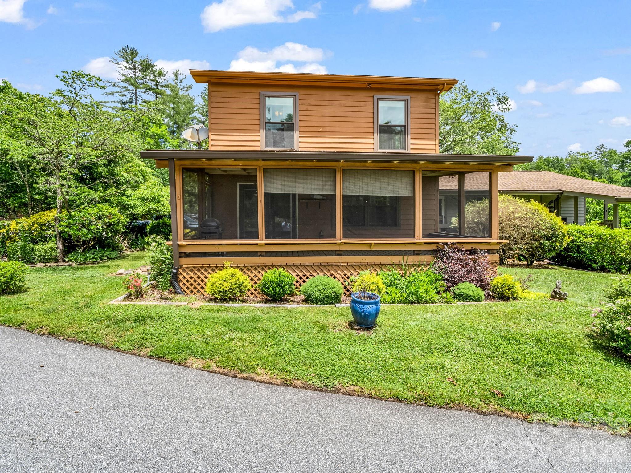 Side of the townhome showing the screened in porch. - 117 Willow Way, Hendersonville