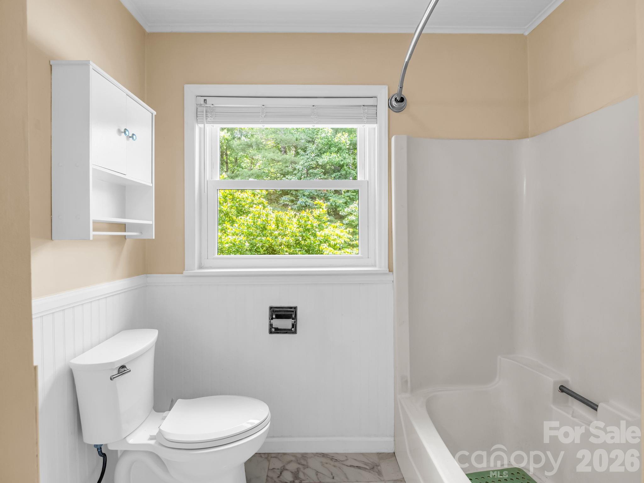 Full bath with tub - 117 Willow Way, Hendersonville