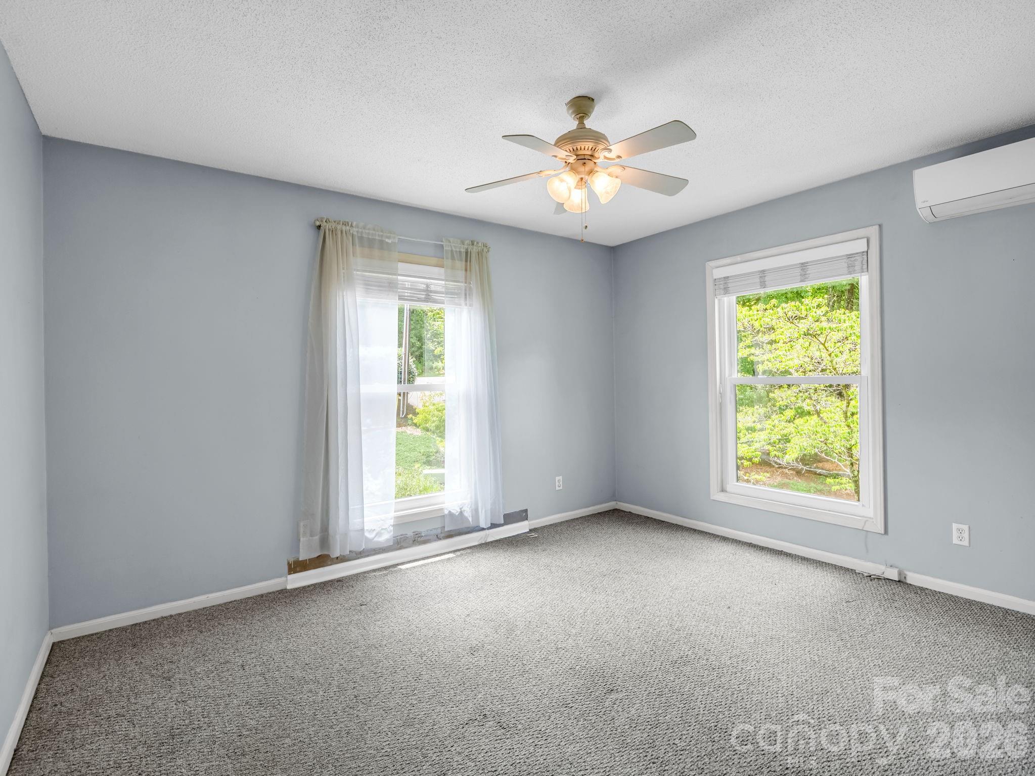 Upstairs bedroom - 117 Willow Way, Hendersonville
