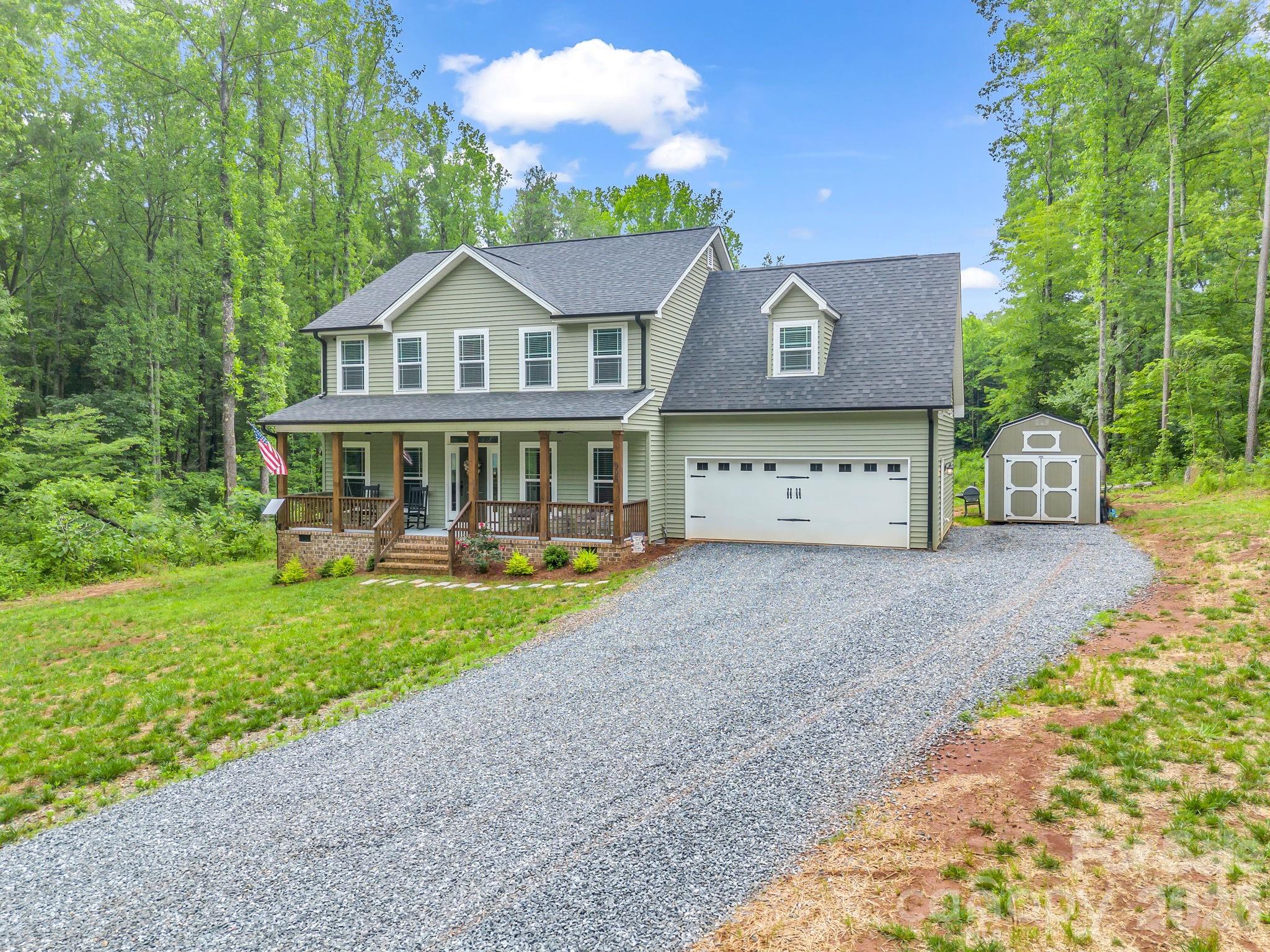 Single Family Residence at 905 Rolling Road, Lincolnton, photo 2 of 44