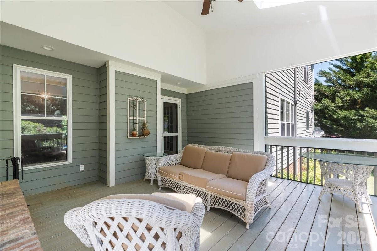 Plenty of room for relaxing and dining - 126 Carolina Bluebird Loop, Arden