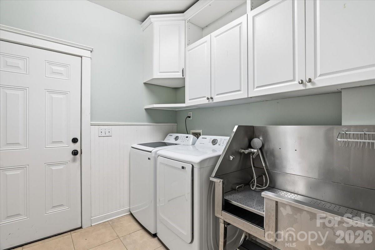 Laundry room with pet bathing station - 126 Carolina Bluebird Loop, Arden