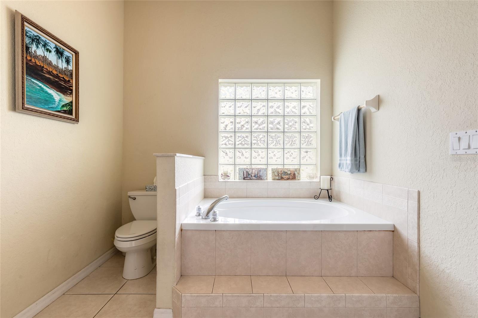 Single Family Residence at 8 LAMOYNE LN, PALM COAST, photo 9 of 48