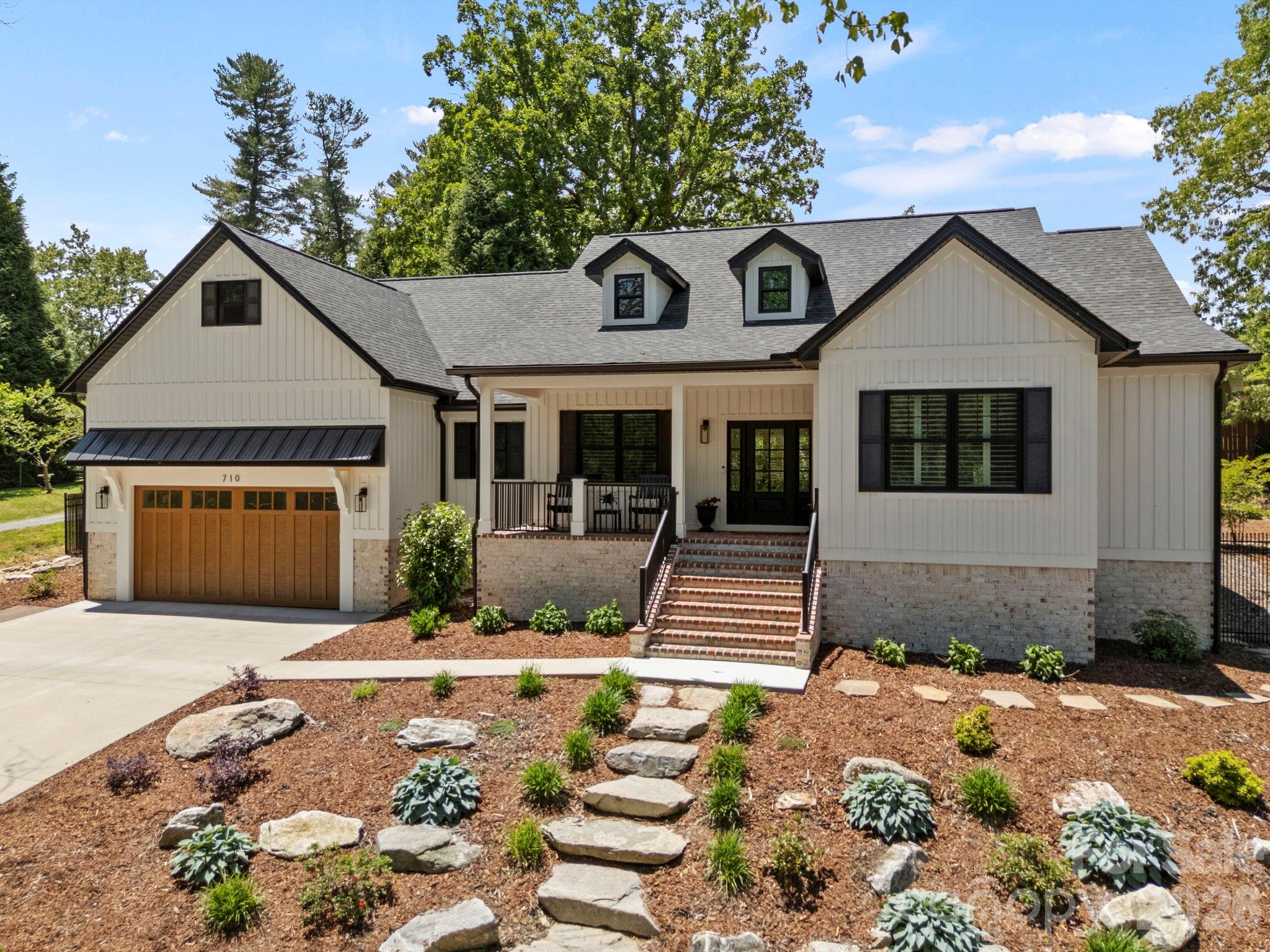 Single Family Residence at 710 Knollwood Drive, Hendersonville