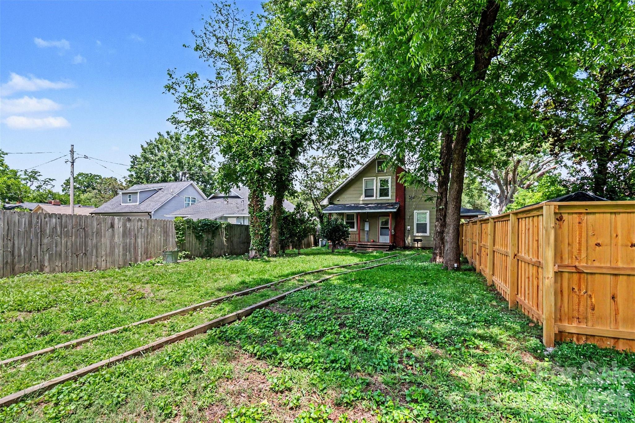 Single Family Residence at 352 Pendleton Street, Rock Hill, photo 2 of 29