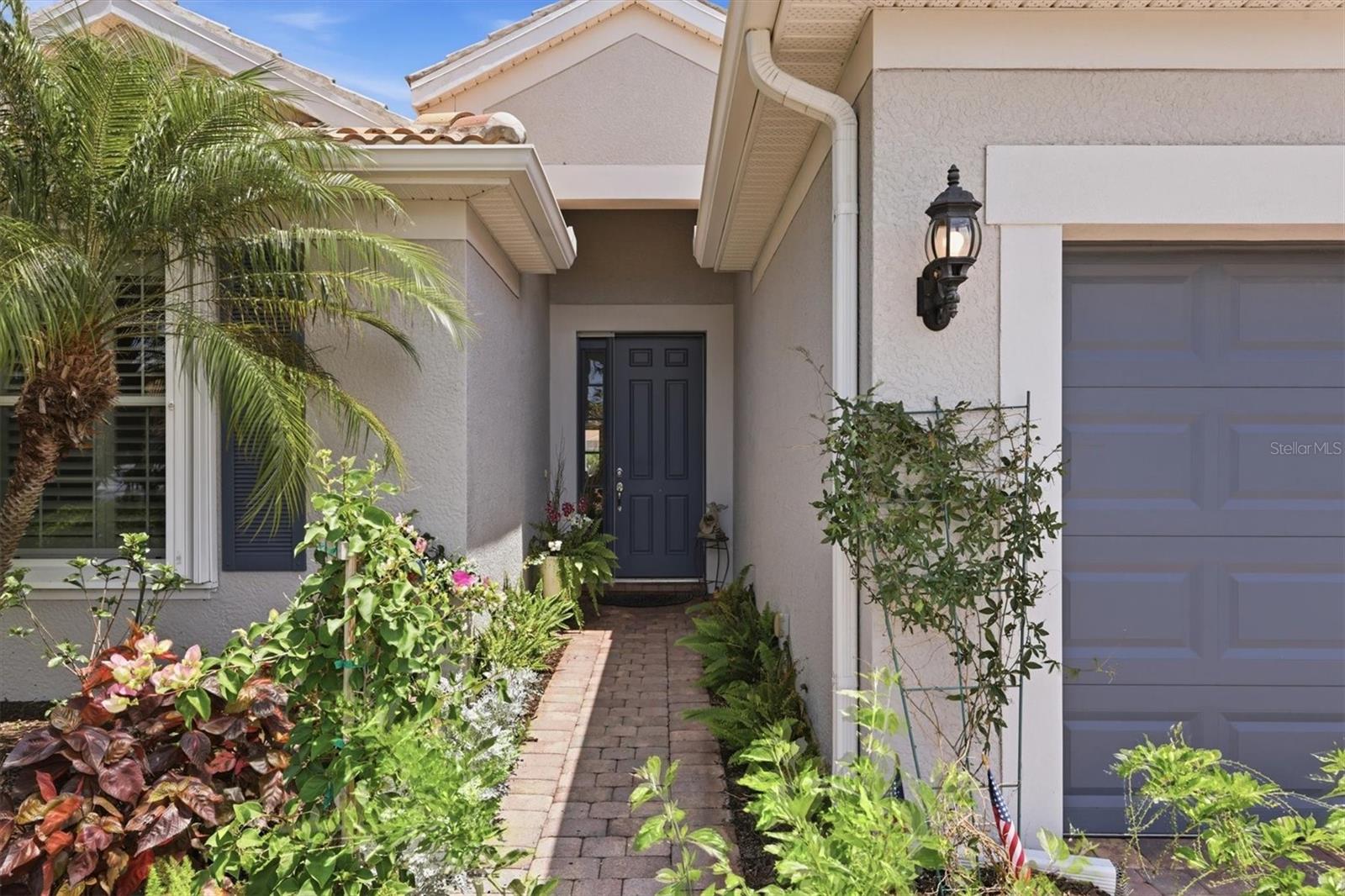 Walkway to Front Door - 19454 RIZZUTO ST, VENICE