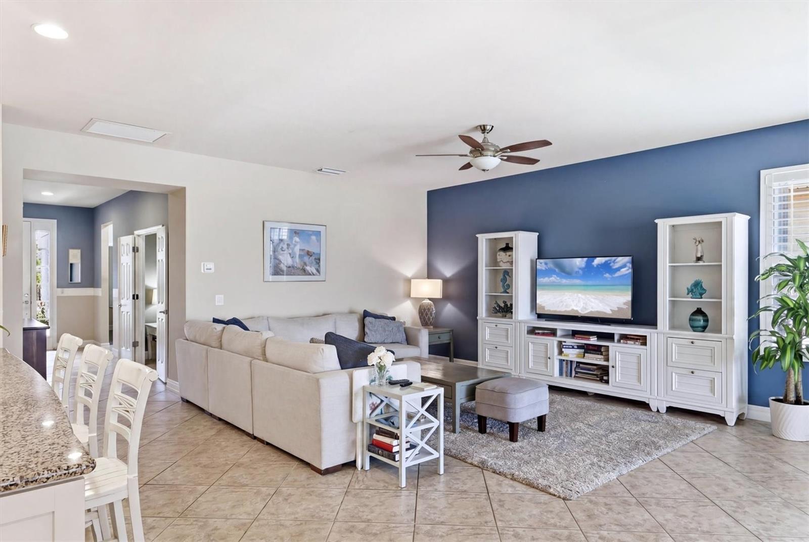 Living Room - 19454 RIZZUTO ST, VENICE
