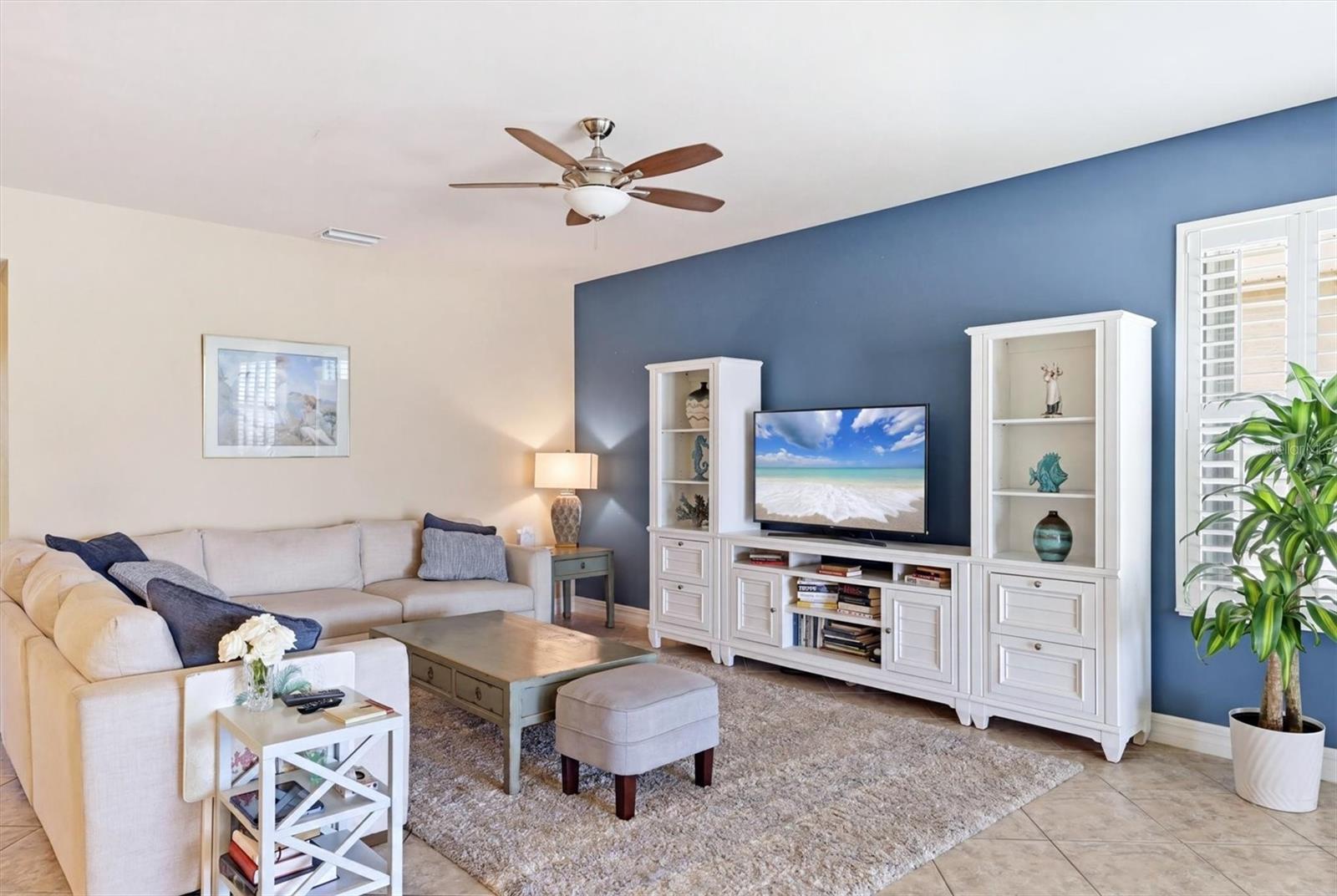 Living Room - 19454 RIZZUTO ST, VENICE