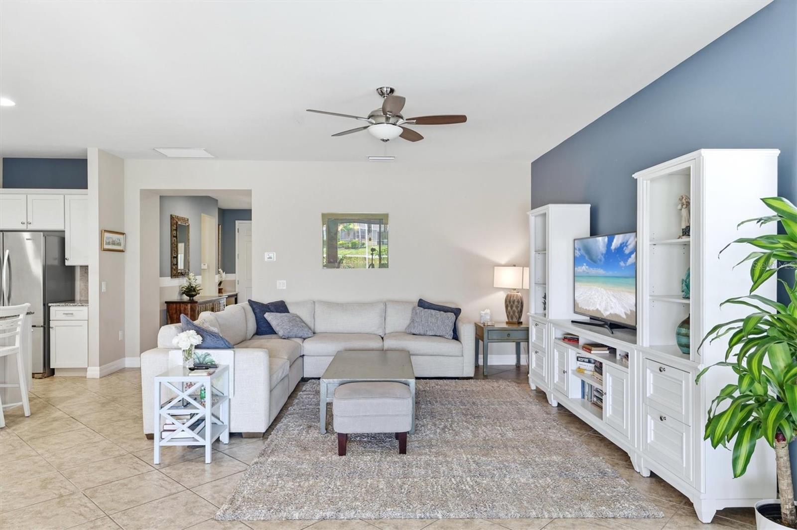Living Room - 19454 RIZZUTO ST, VENICE