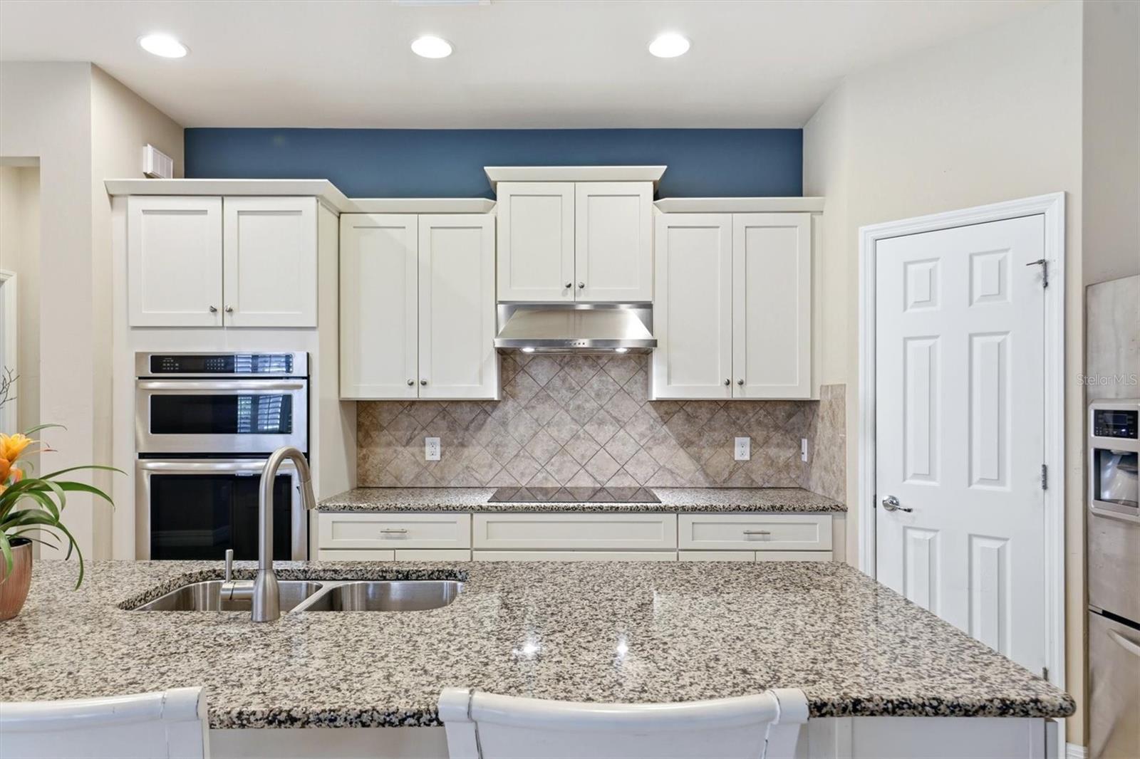 Kitchen - 19454 RIZZUTO ST, VENICE