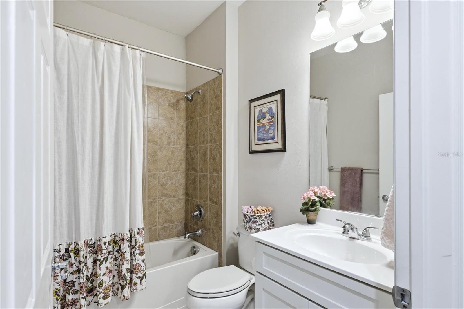 Hall Bathroom /Shower/Tub - 19454 RIZZUTO ST, VENICE