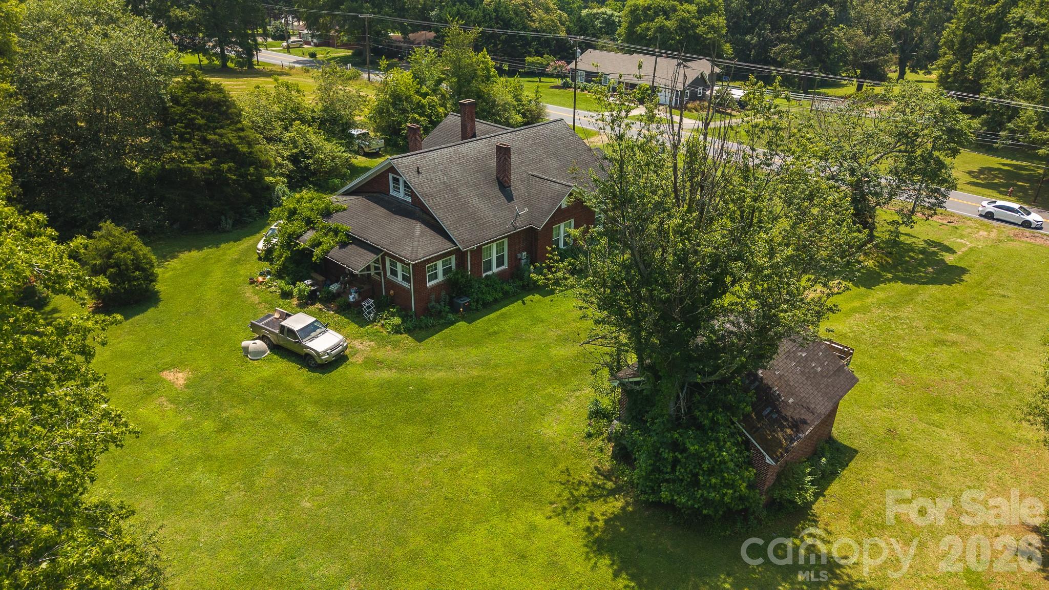 Single Family Residence at 1040 NC 90 Highway W, Taylorsville