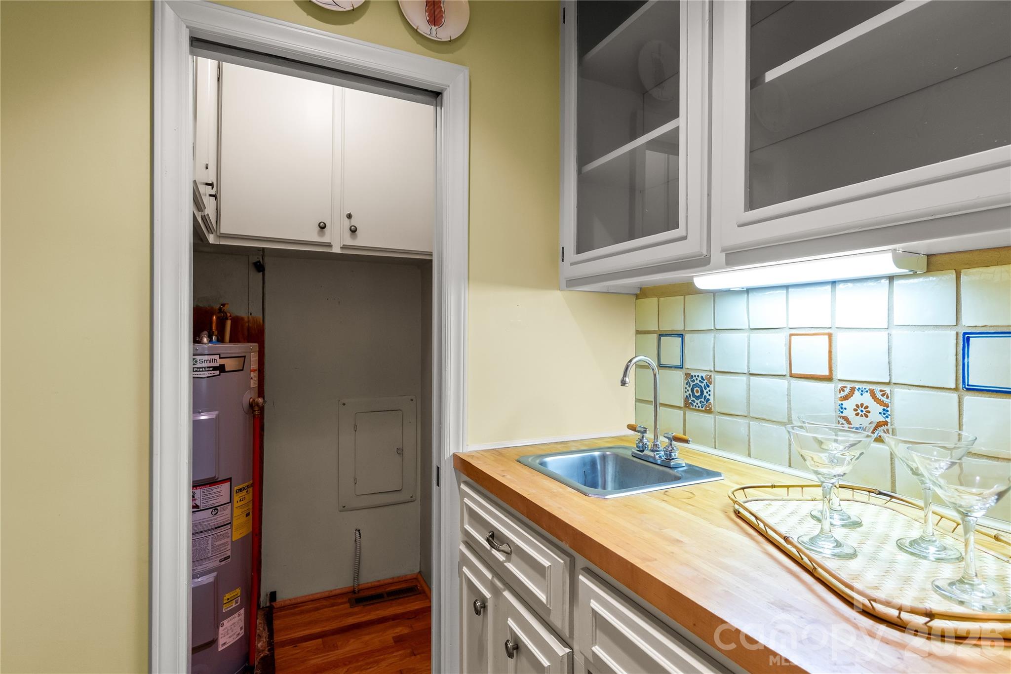 Wet Bar off of Family Room - 2038 Skyway Drive, Monroe