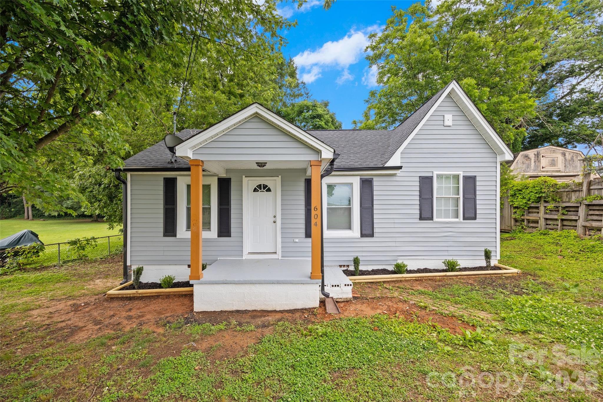 Single Family Residence at 604 Mauney Avenue, Kings Mountain, photo 2 of 32