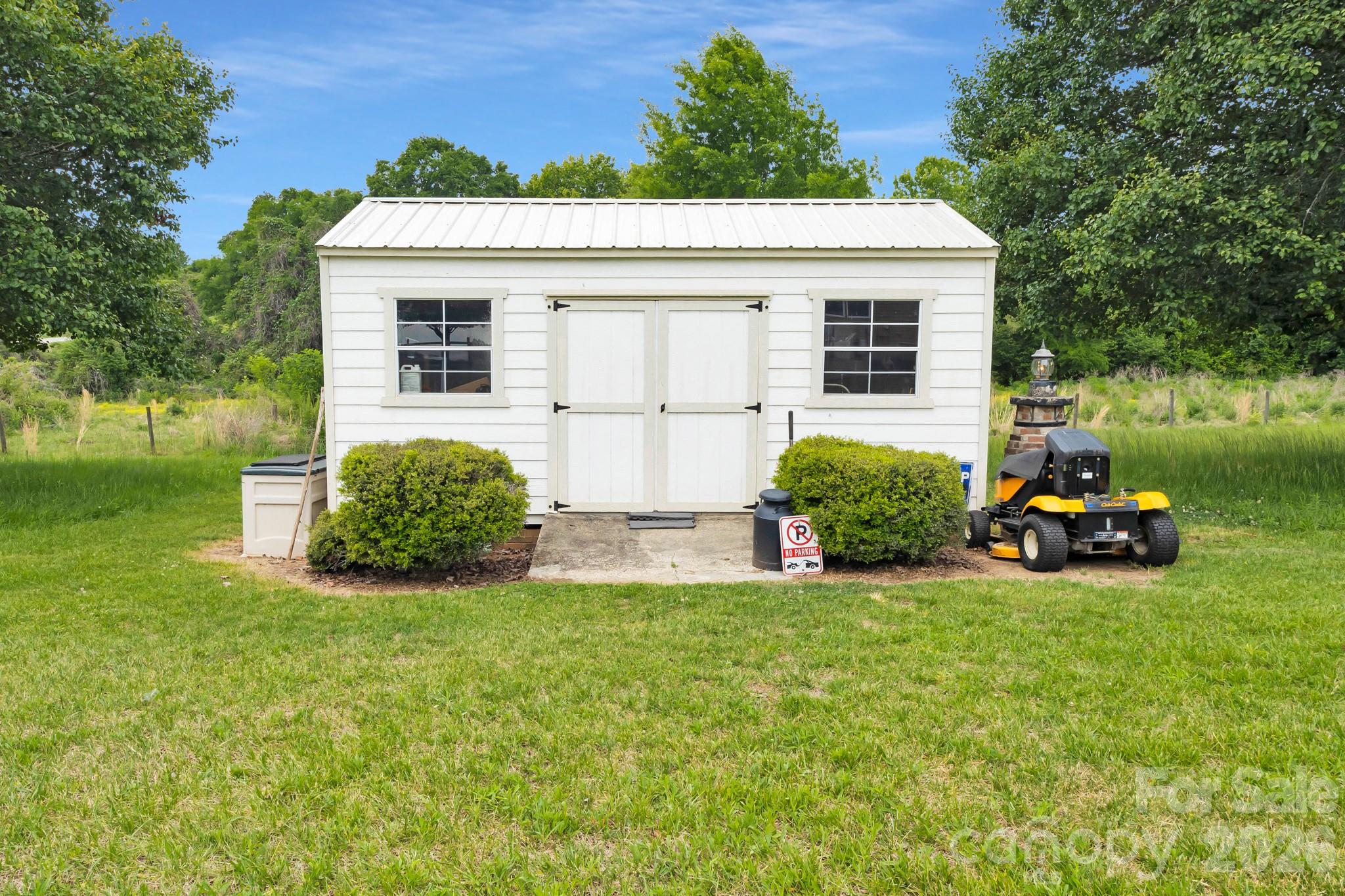 Single Family Residence at 1677 Jennings Road, Olin, photo 5 of 24
