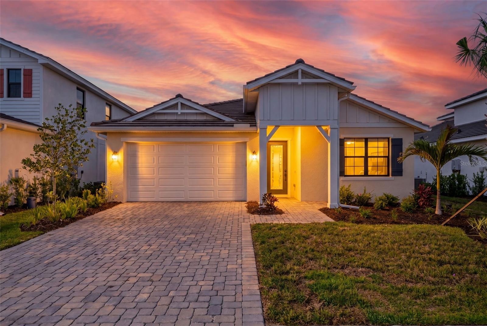Front of home - 12938 PINNACLE LN, VENICE