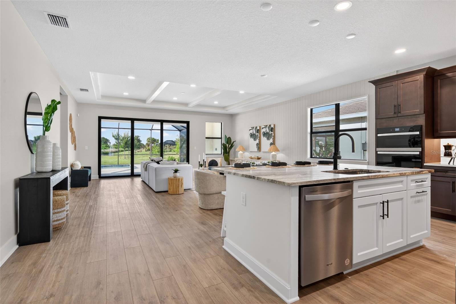 main living space - 12938 PINNACLE LN, VENICE