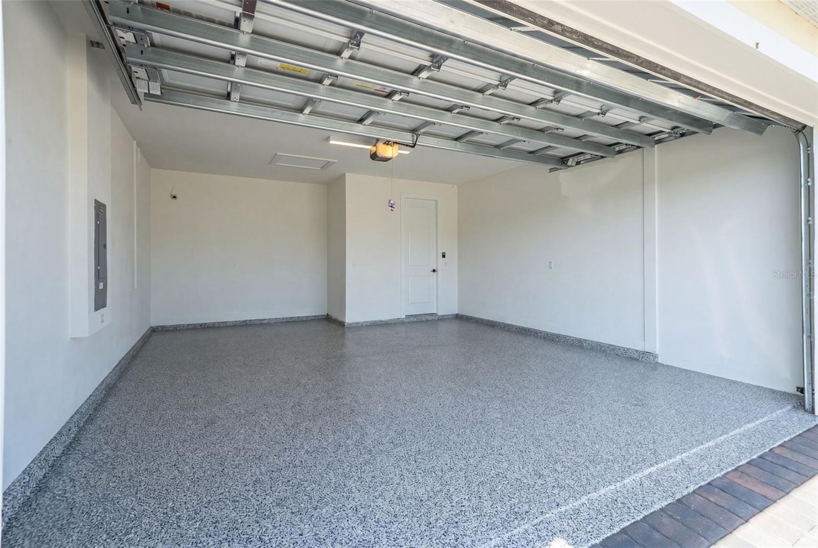 Two Car Garage - 12938 PINNACLE LN, VENICE