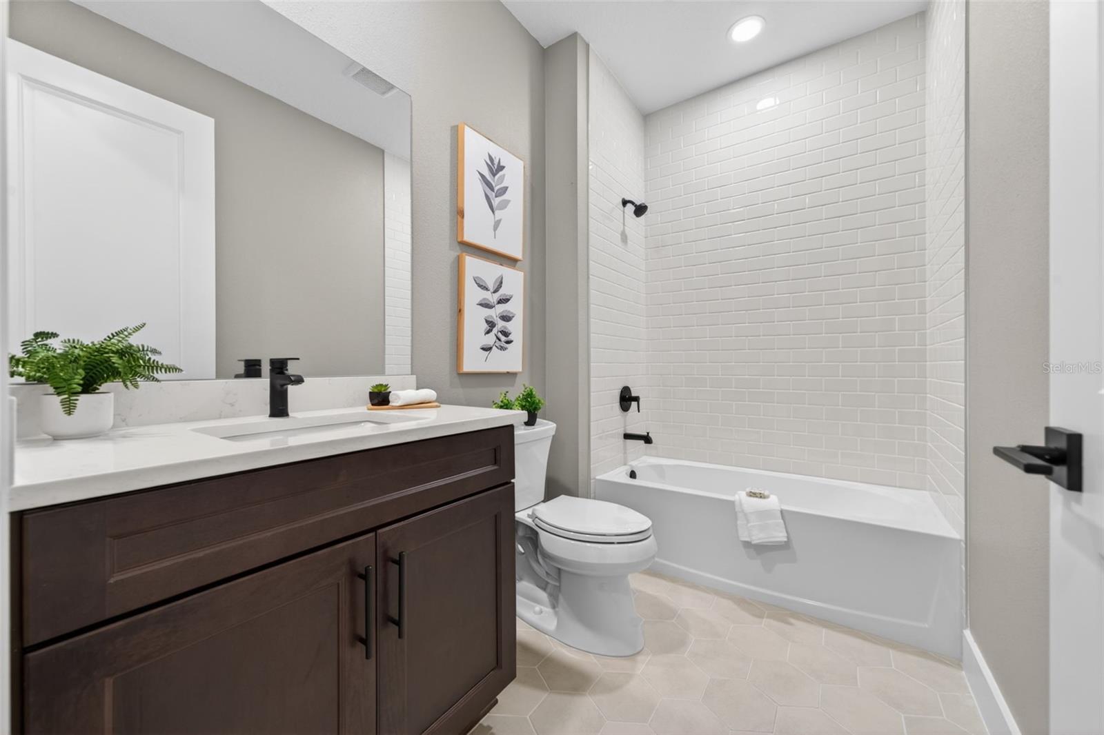 Hall Bathroom (2) - 12938 PINNACLE LN, VENICE