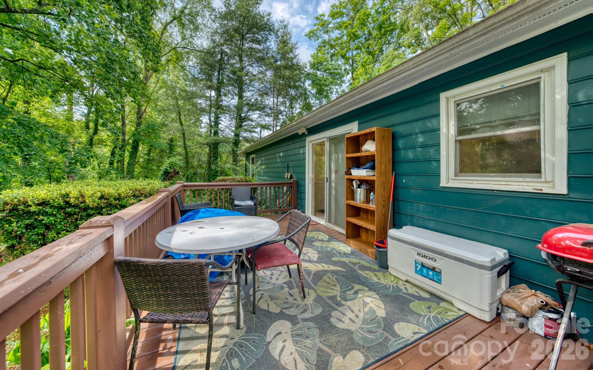Single Family Residence at 112 Amelia Drive, Hendersonville, photo 16 of 29