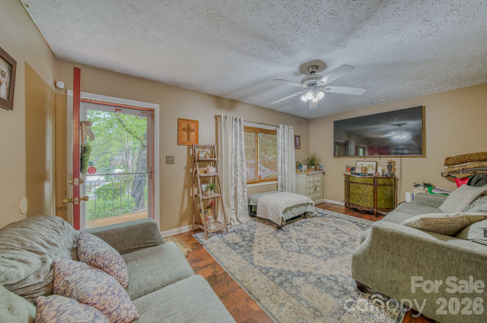 Single Family Residence at 112 Amelia Drive, Hendersonville, photo 17 of 29