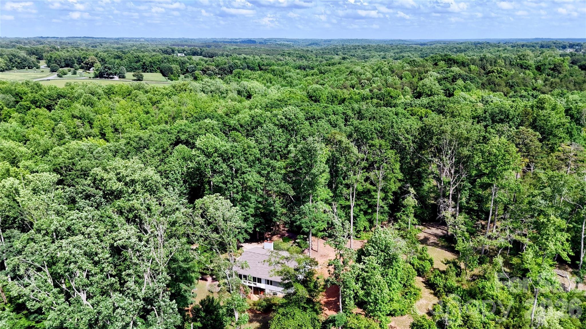 Surrounded by nature, minutes to town or I-26 off the Landrum exit - 1943 Landrum Road, Columbus