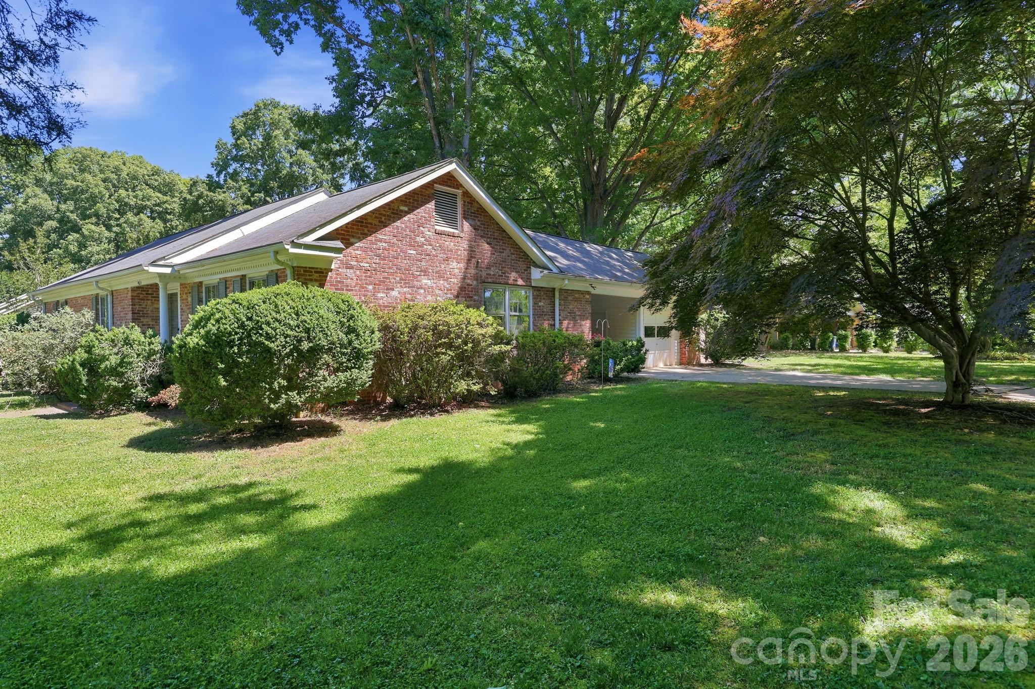 Single Family Residence at 401 White Oaks Drive, Salisbury, photo 2 of 18