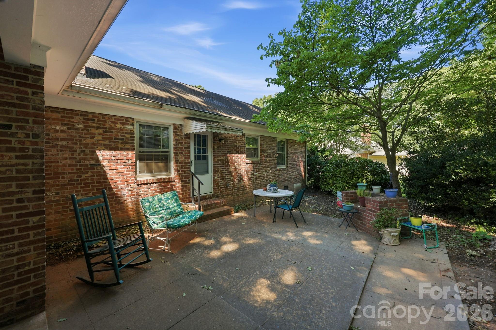 Single Family Residence at 401 White Oaks Drive, Salisbury, photo 3 of 18