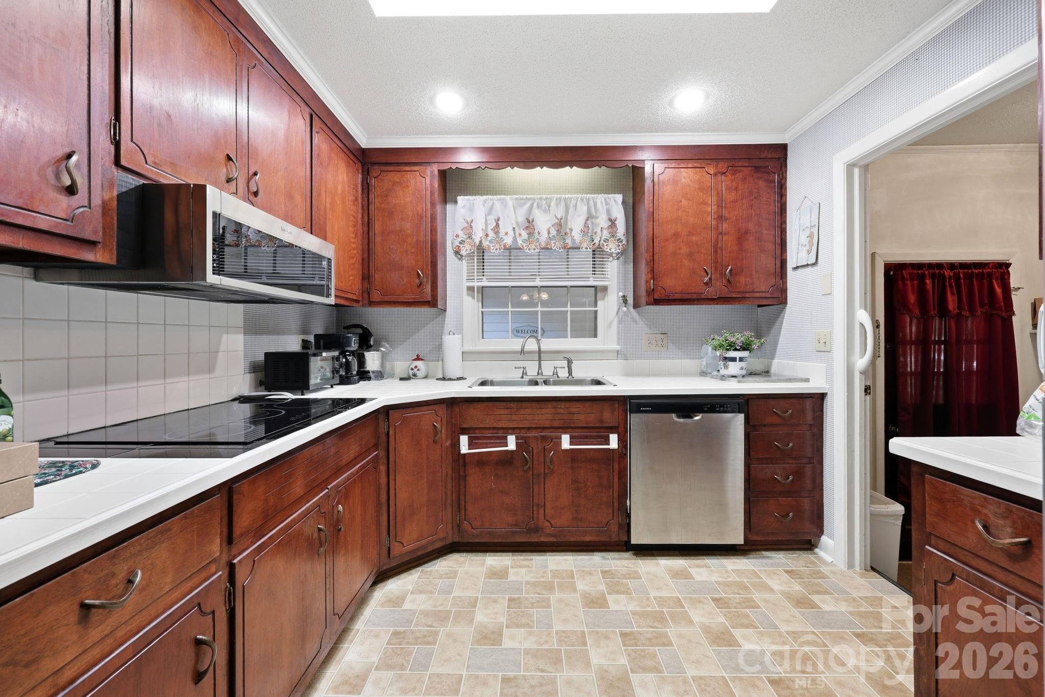 Single Family Residence at 401 White Oaks Drive, Salisbury, photo 7 of 18