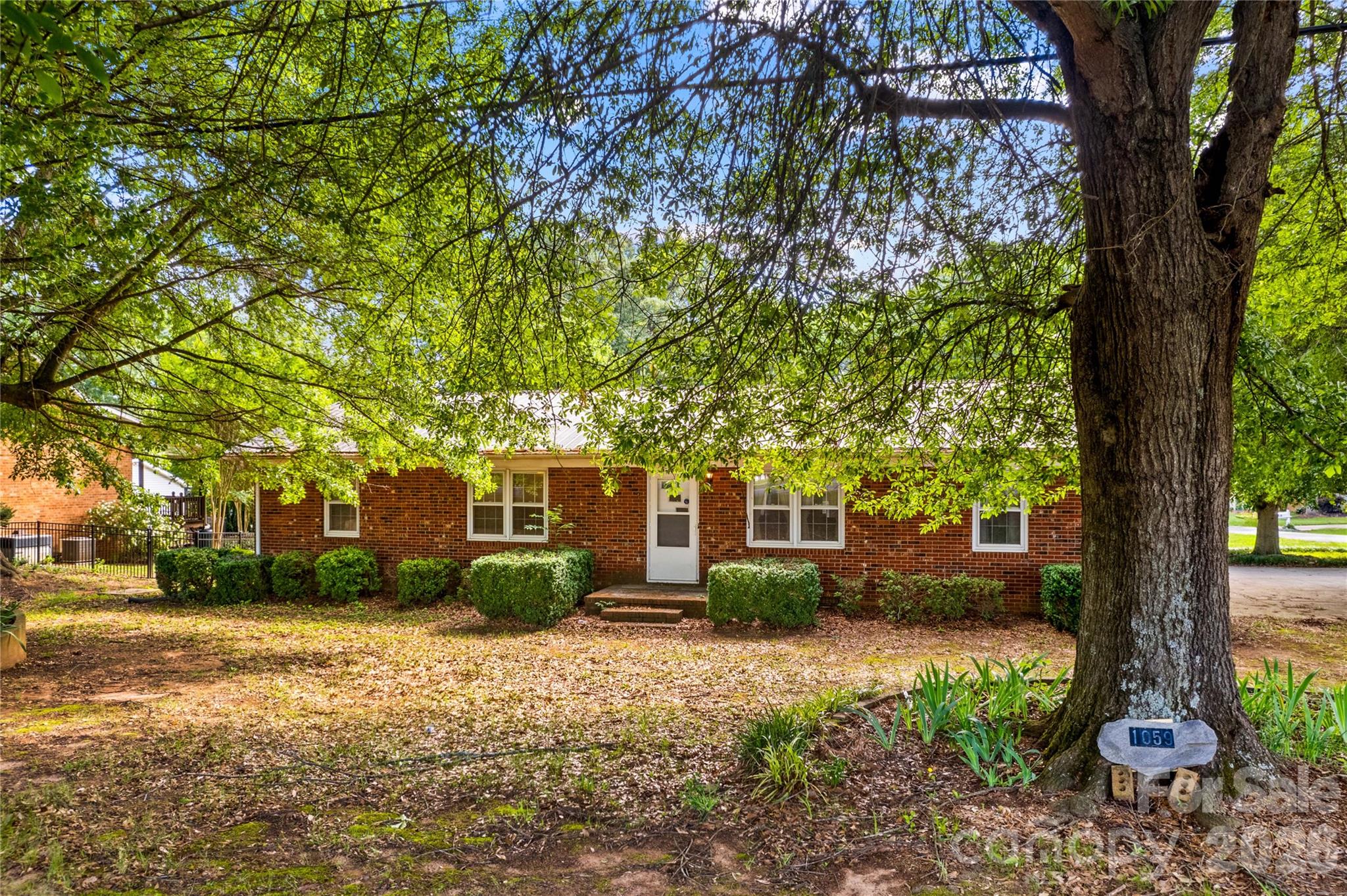 Single Family Residence at 1059 Shearers Road, Mooresville, photo 4 of 48