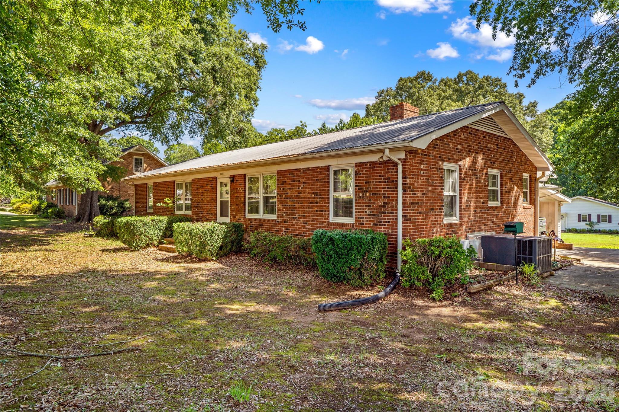 Single Family Residence at 1059 Shearers Road, Mooresville, photo 3 of 48