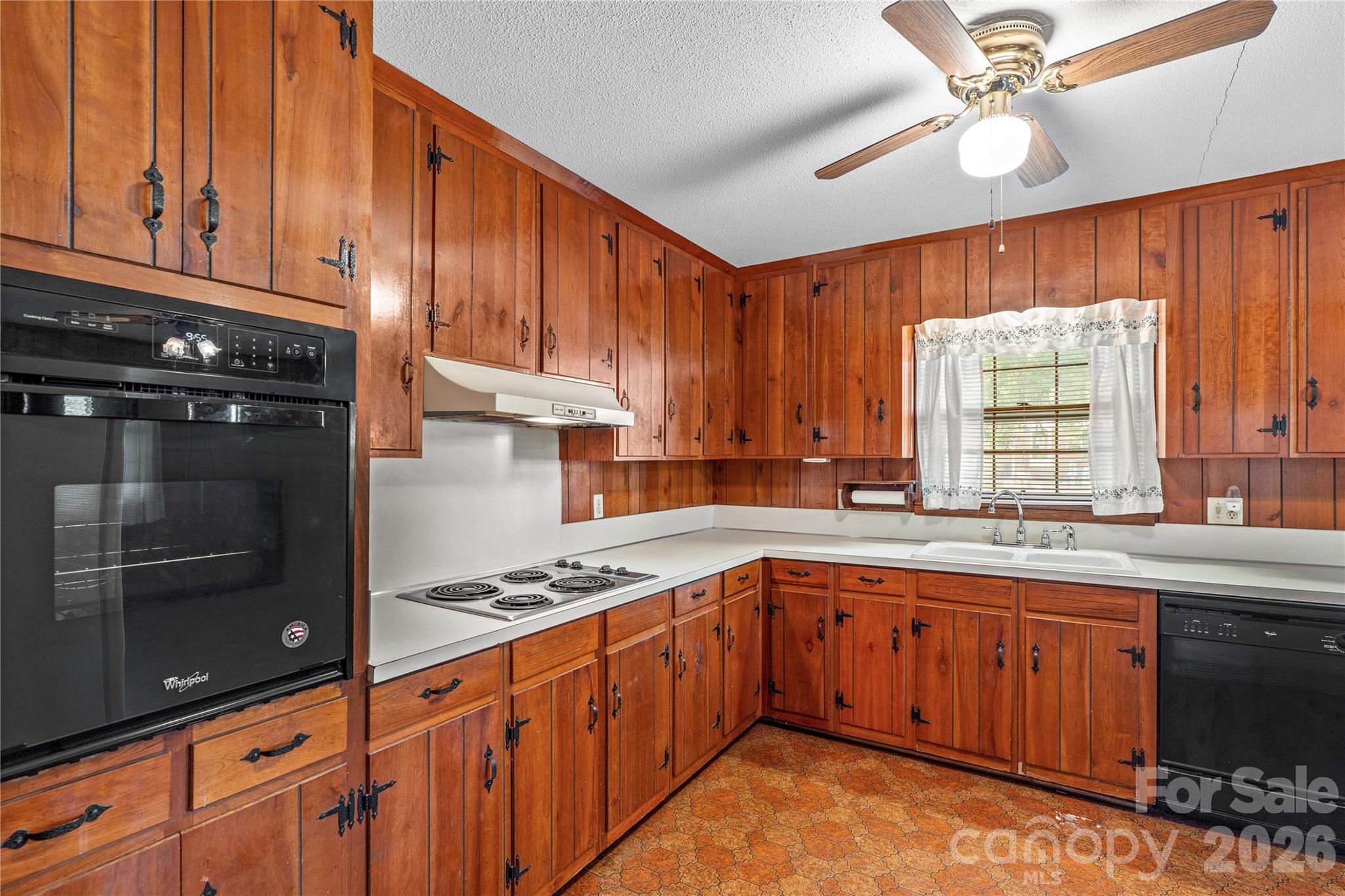 Single Family Residence at 1059 Shearers Road, Mooresville, photo 19 of 48