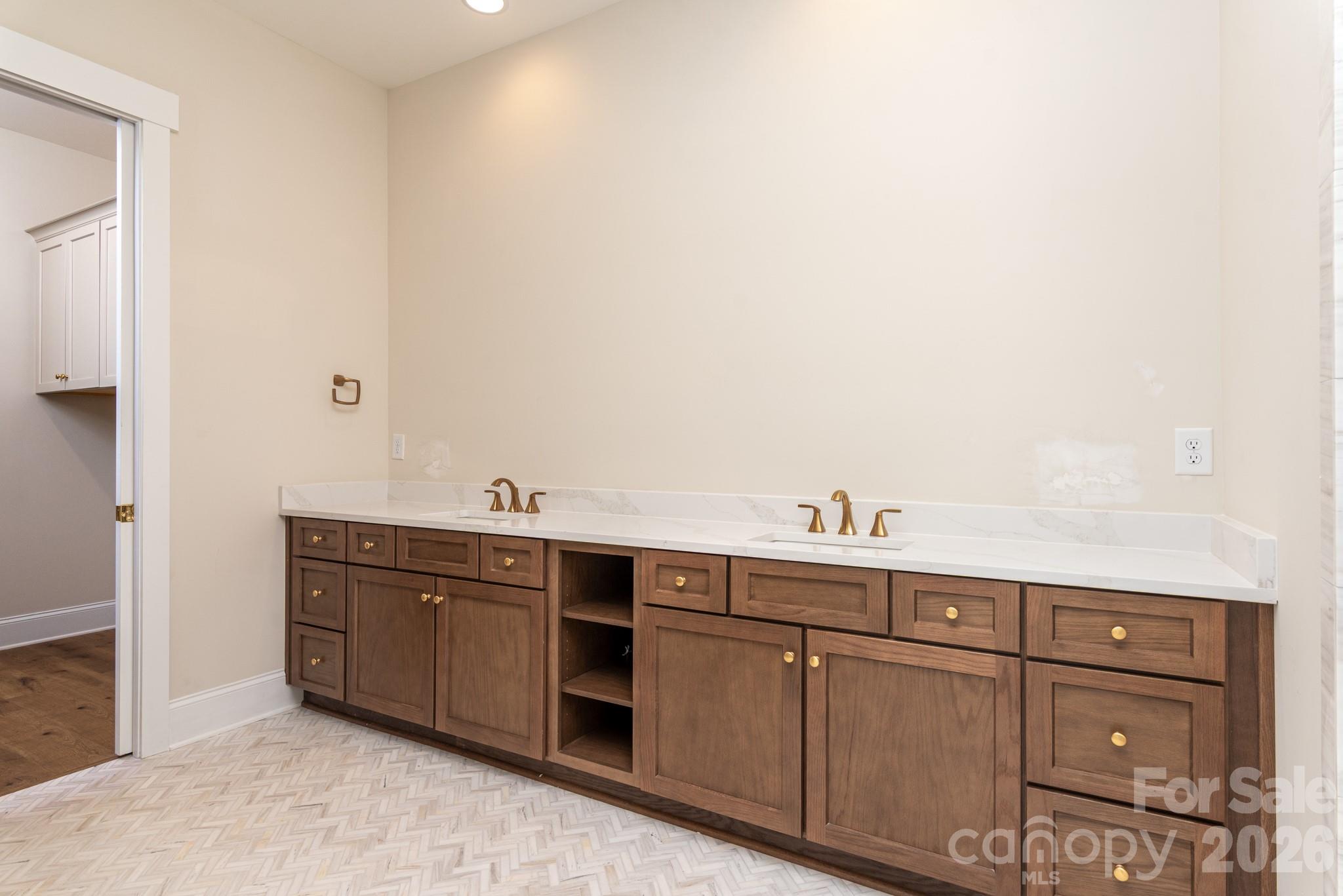 Single Family Residence at 13006 Hazelbrook Lane, Cornelius, photo 16 of 48