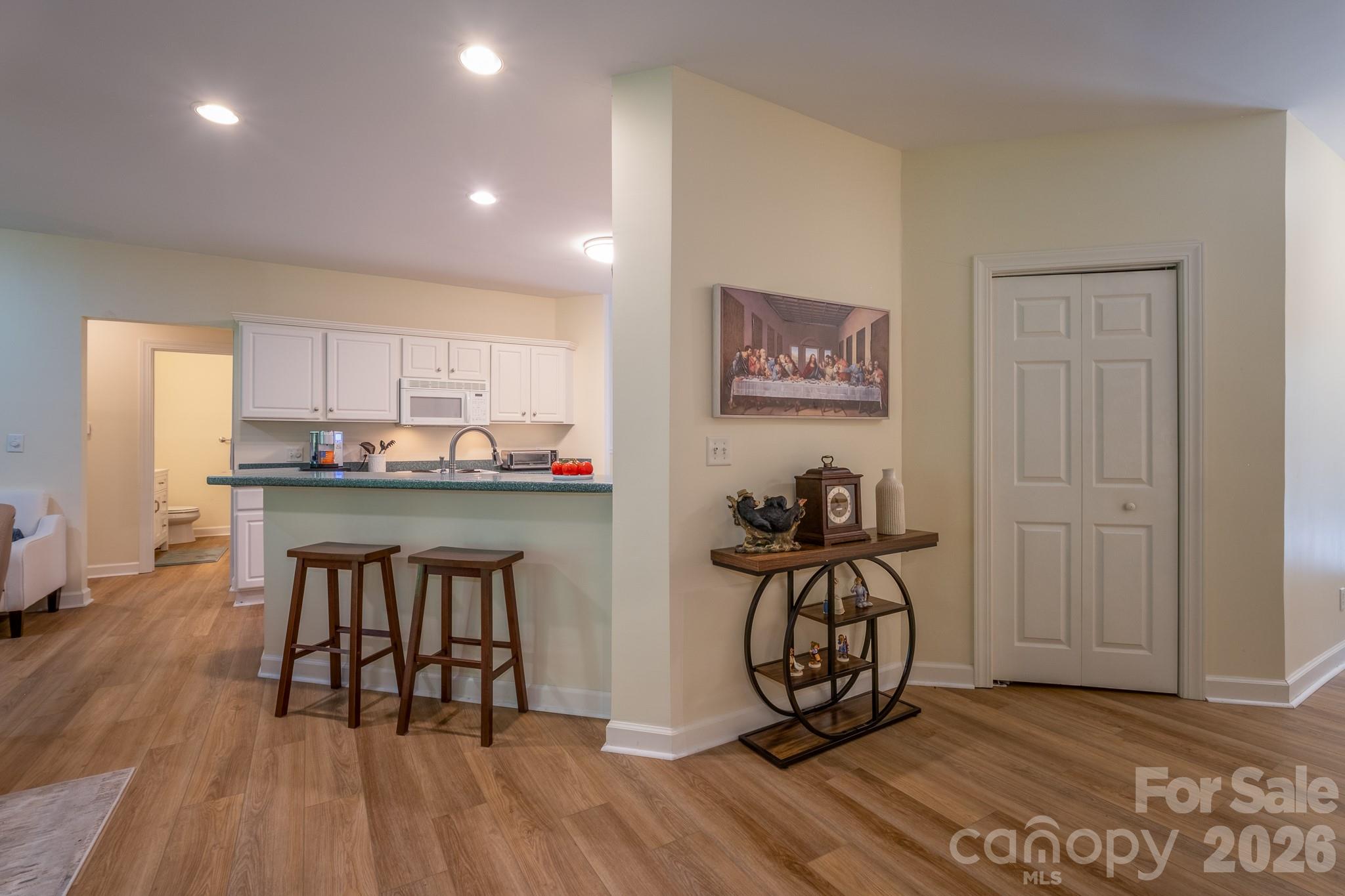 Breakfast Bar & Entry to Kitchen – Convenient breakfast bar seating and open kitchen layout create an easy flow for casual dining and everyday living. - 99 Ridgetop Circle, Brevard