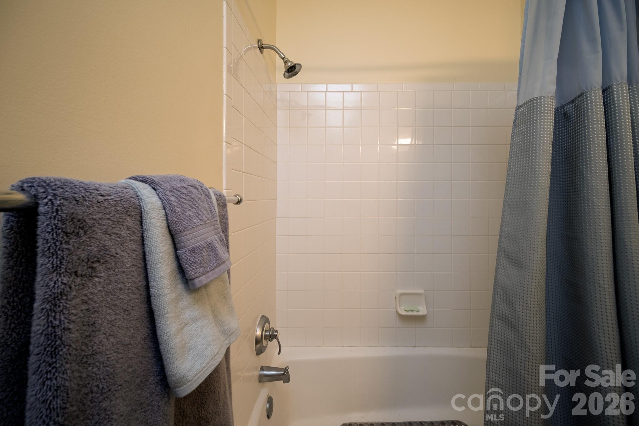 Tub & Shower Combination – Full bath with clean tile surround, convenient tub/shower combination, and neutral finishes. - 99 Ridgetop Circle, Brevard