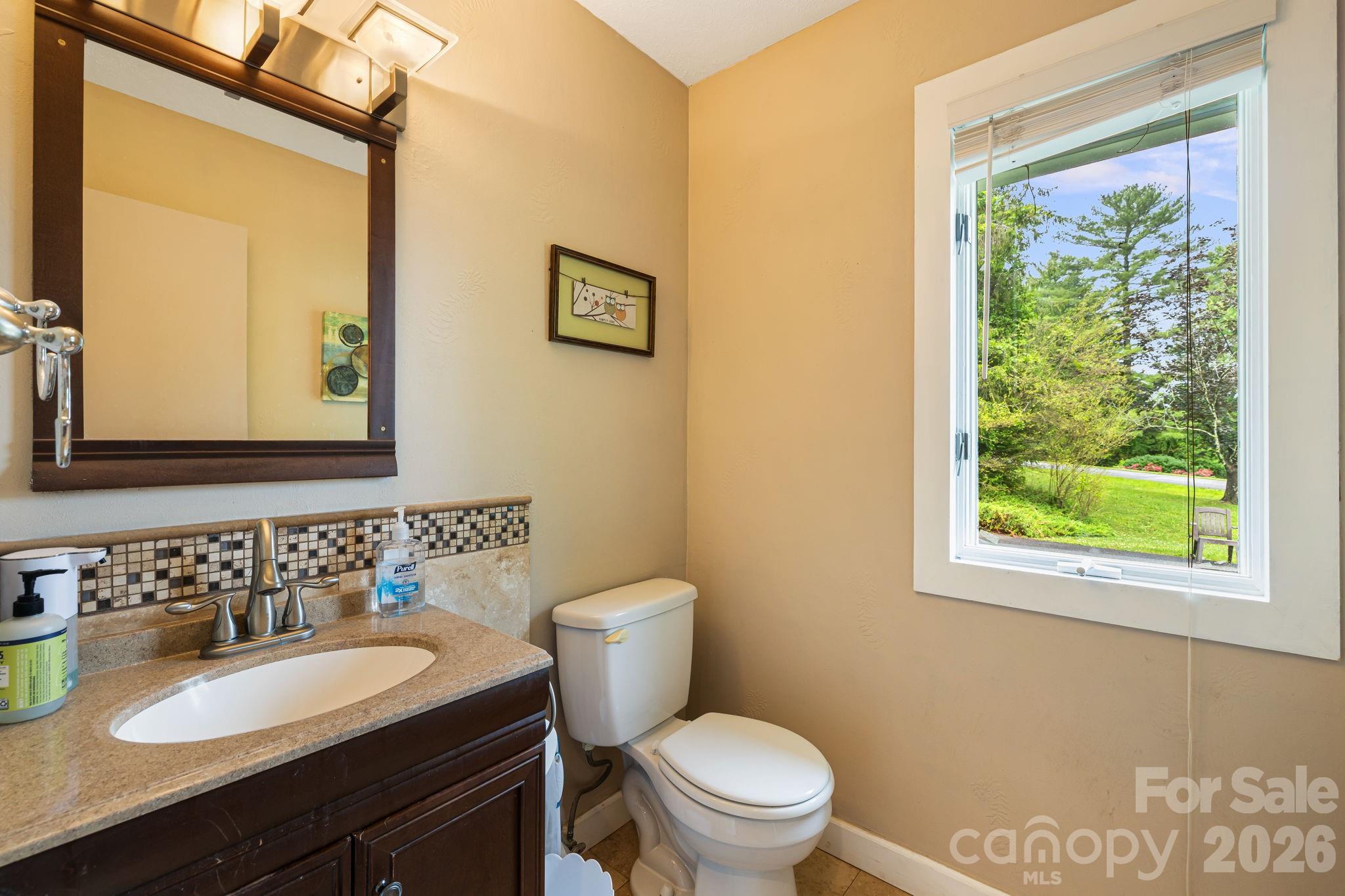 Single Family Residence at 11 Beaumont Drive, Hendersonville, photo 21 of 38