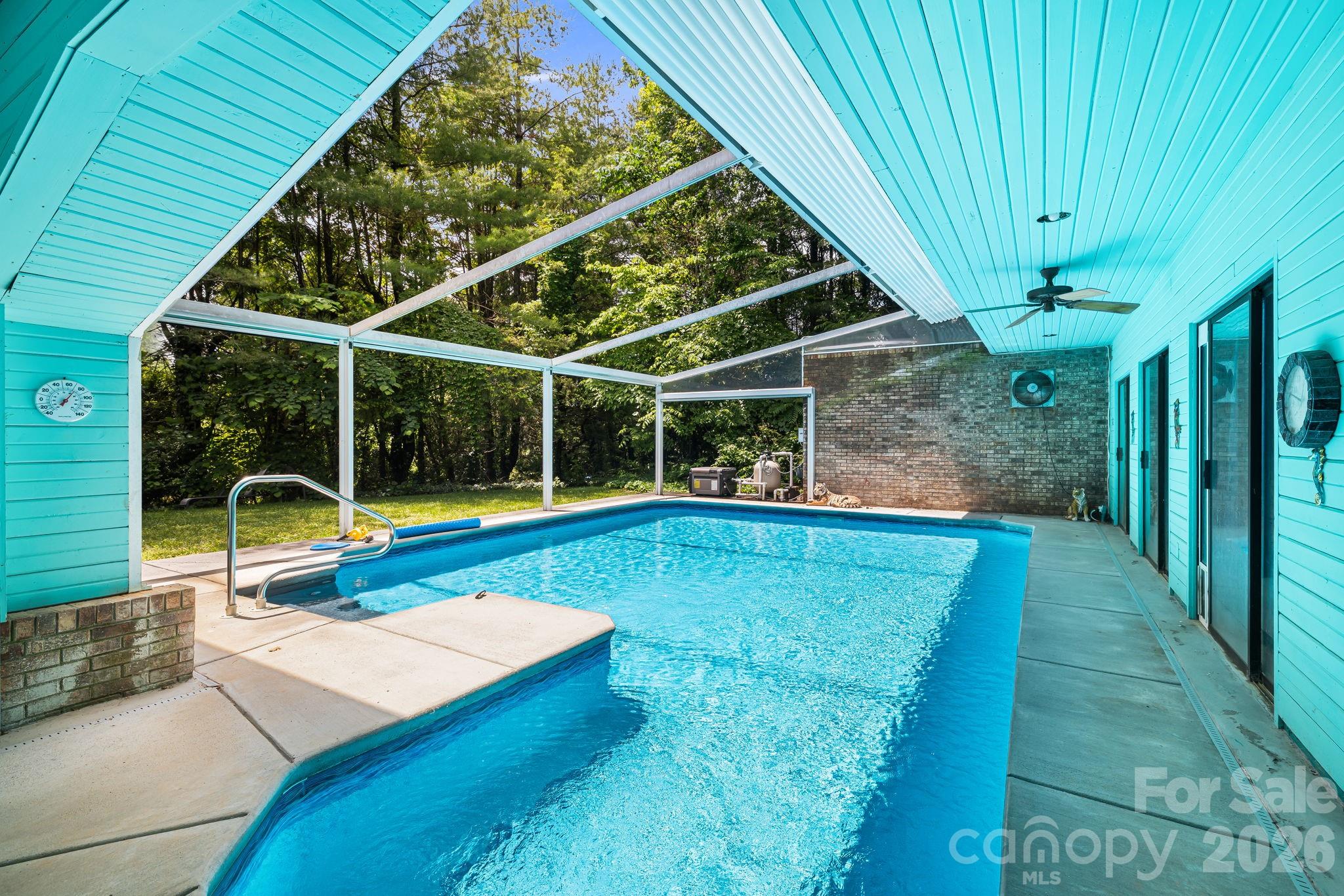 Single Family Residence at 11 Beaumont Drive, Hendersonville, photo 5 of 38