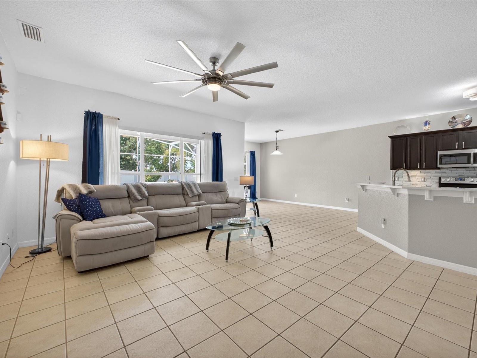 Spacious Family Room - 2596 SAND HILL POINT CIR, DAVENPORT