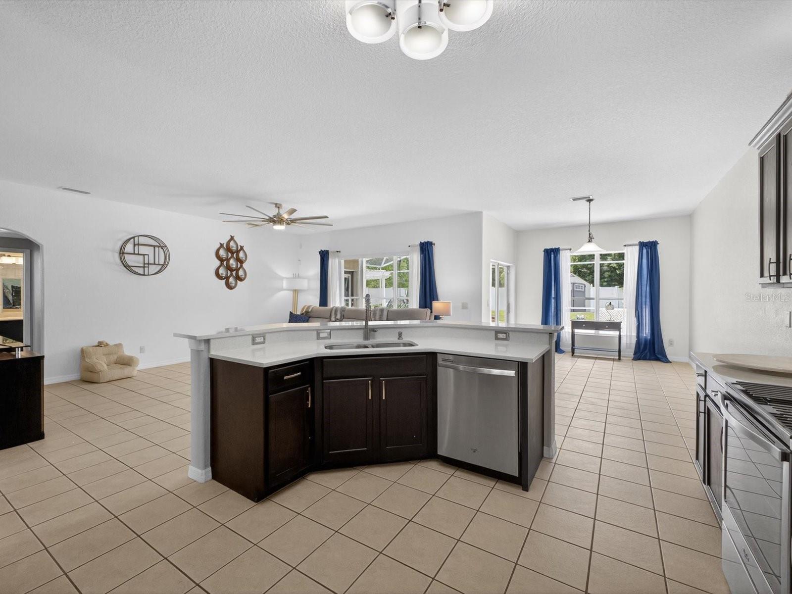 Large open kitchen - 2596 SAND HILL POINT CIR, DAVENPORT