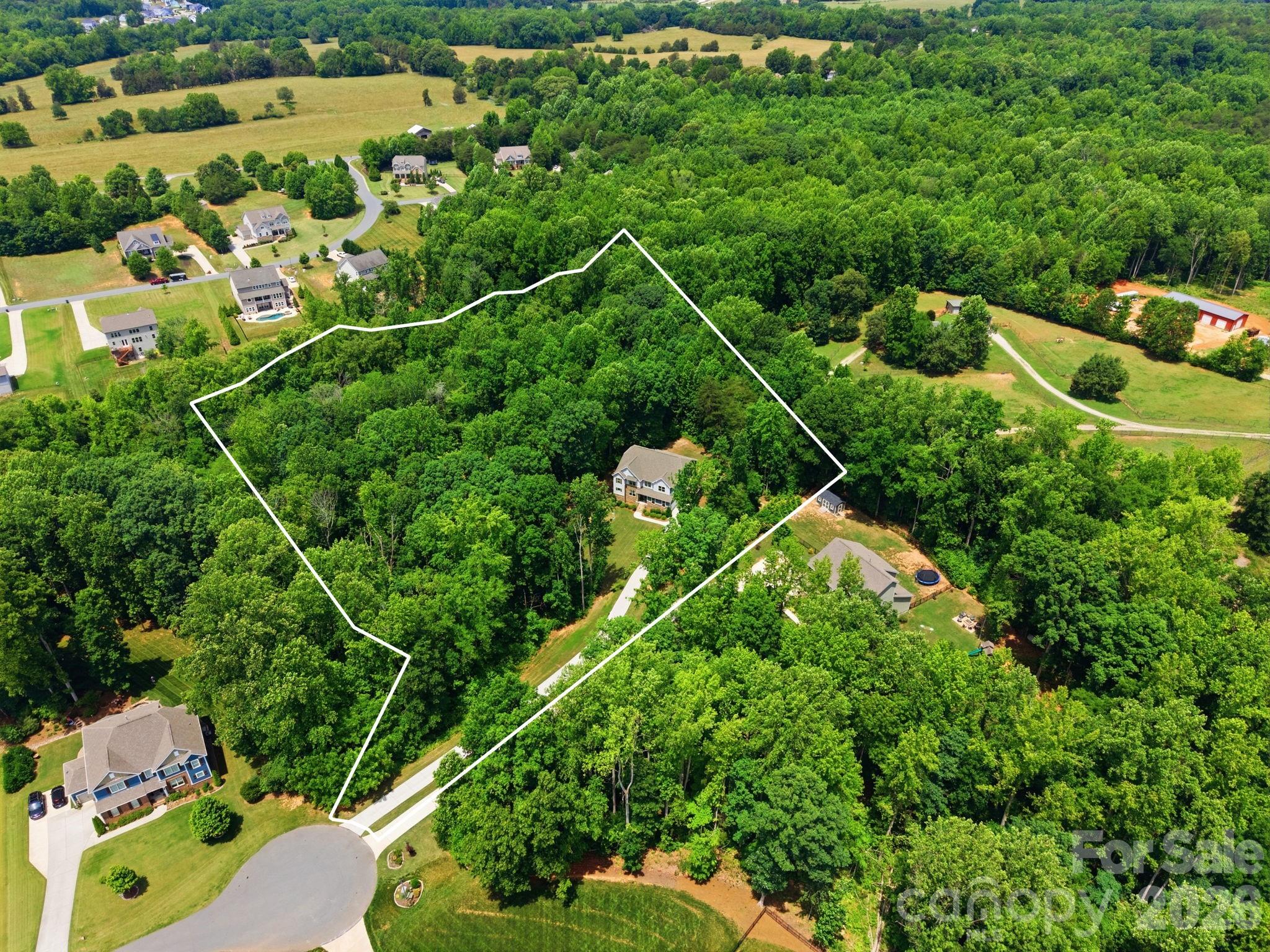 Single Family Residence at 125 Sweet Grass Lane, Mooresville, photo 2 of 44
