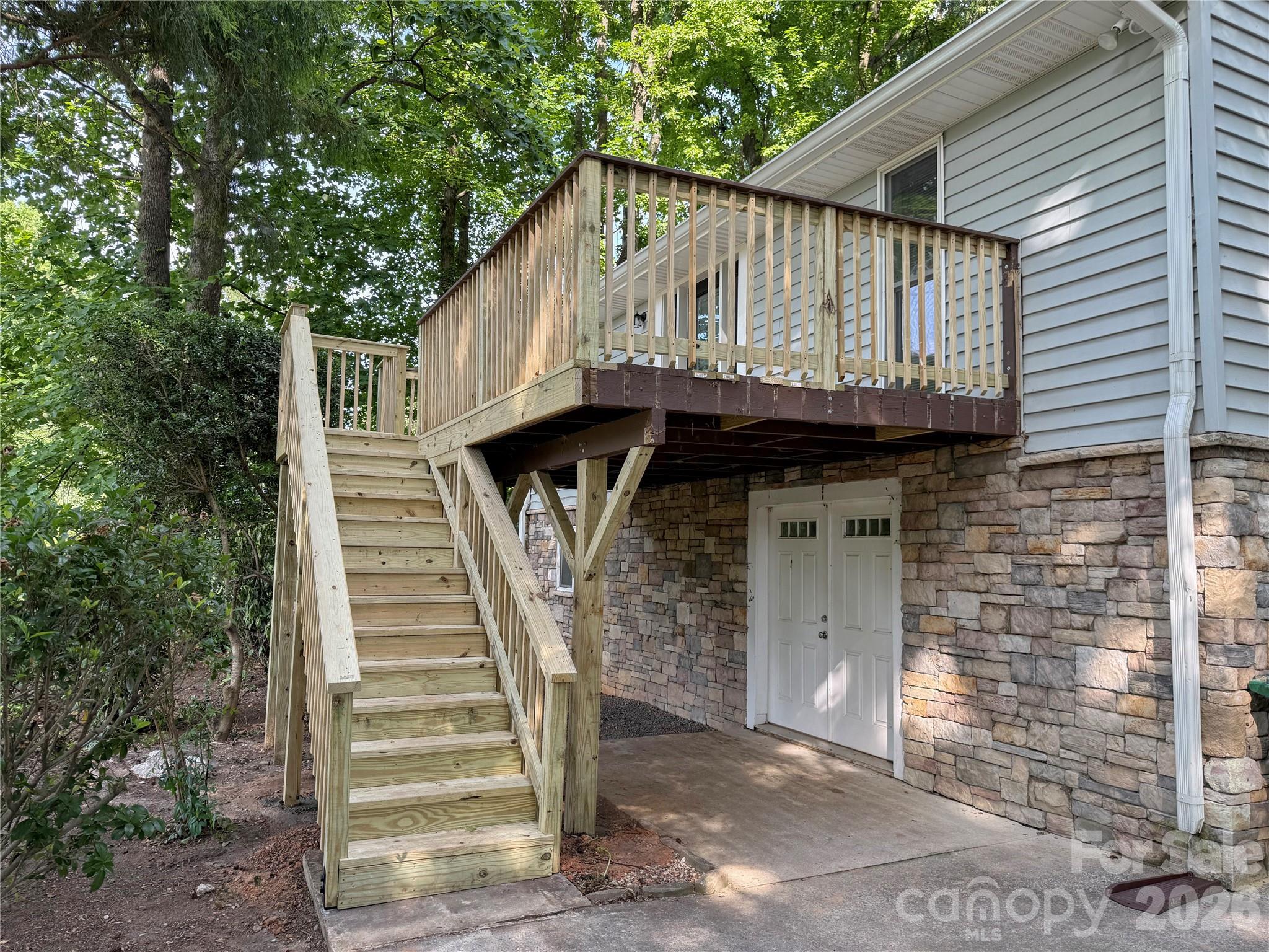 Single Family Residence at 21123 Rio Oro Drive, Cornelius, photo 4 of 42