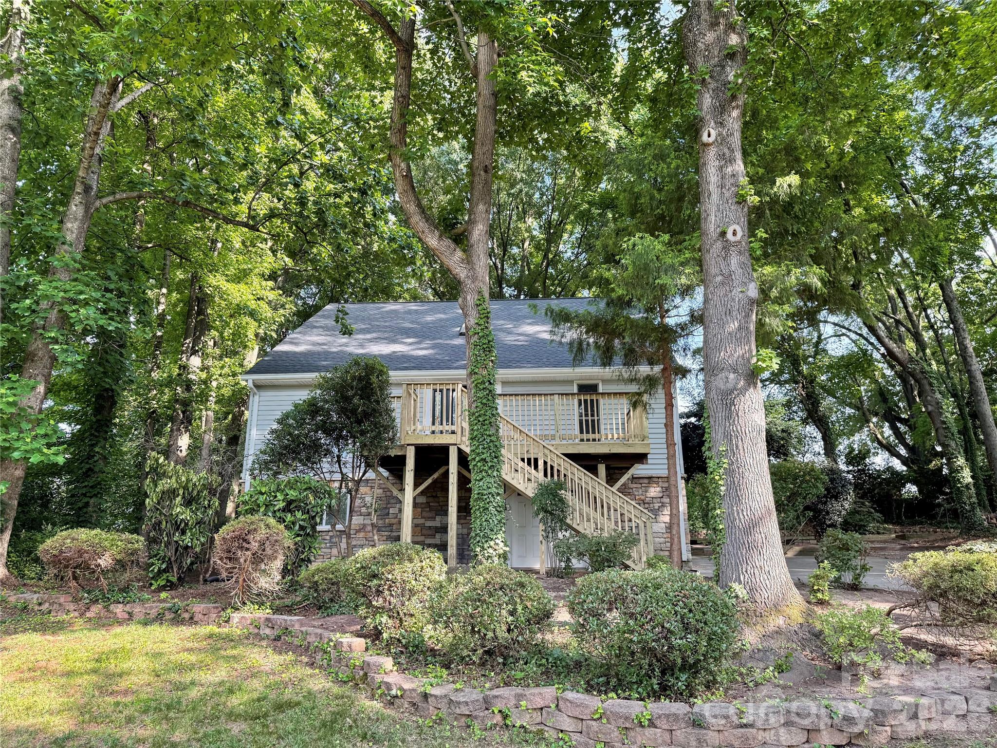 Single Family Residence at 21123 Rio Oro Drive, Cornelius, photo 5 of 42