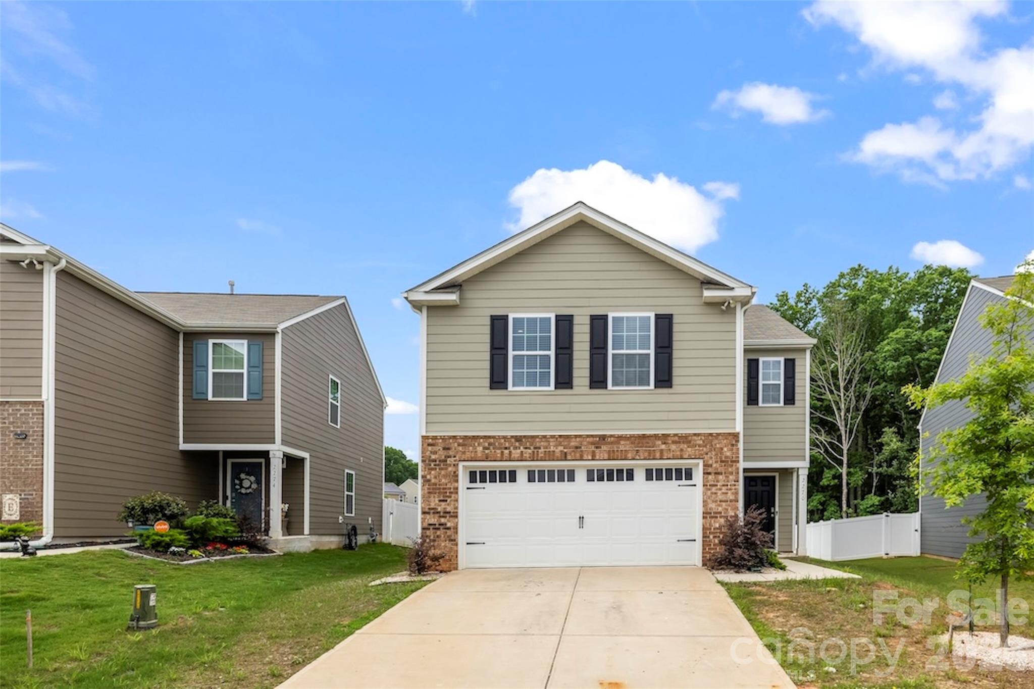 Single Family Residence at 2270 Redstone Drive, York, photo 2 of 33