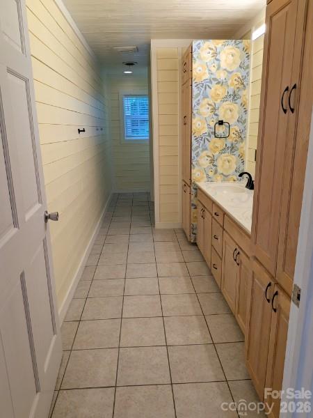 Huge primary bathroom - 59 Ck Cabin Drive, Hot Springs