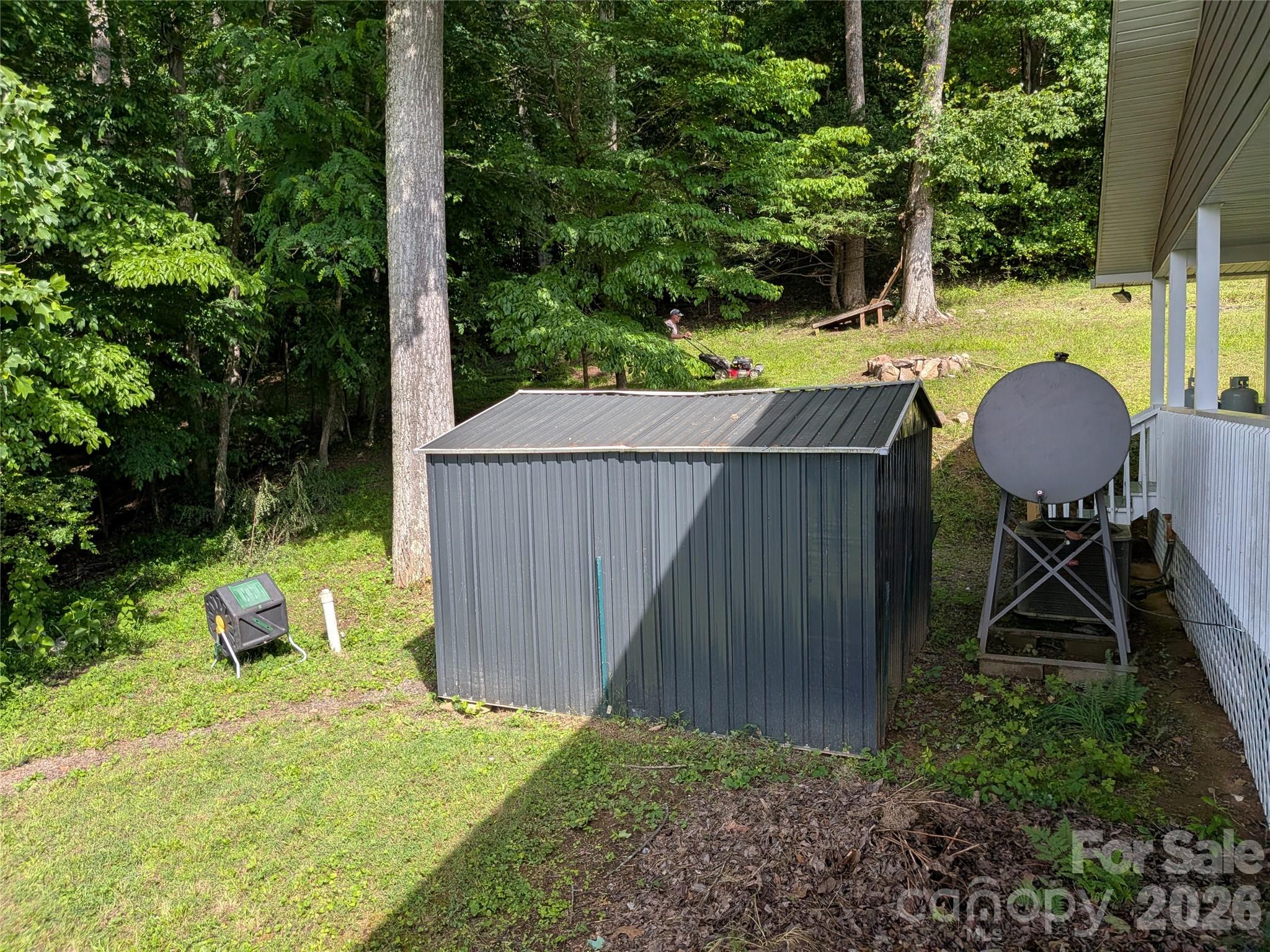 Kerosene tank and gardening shed - 59 Ck Cabin Drive, Hot Springs