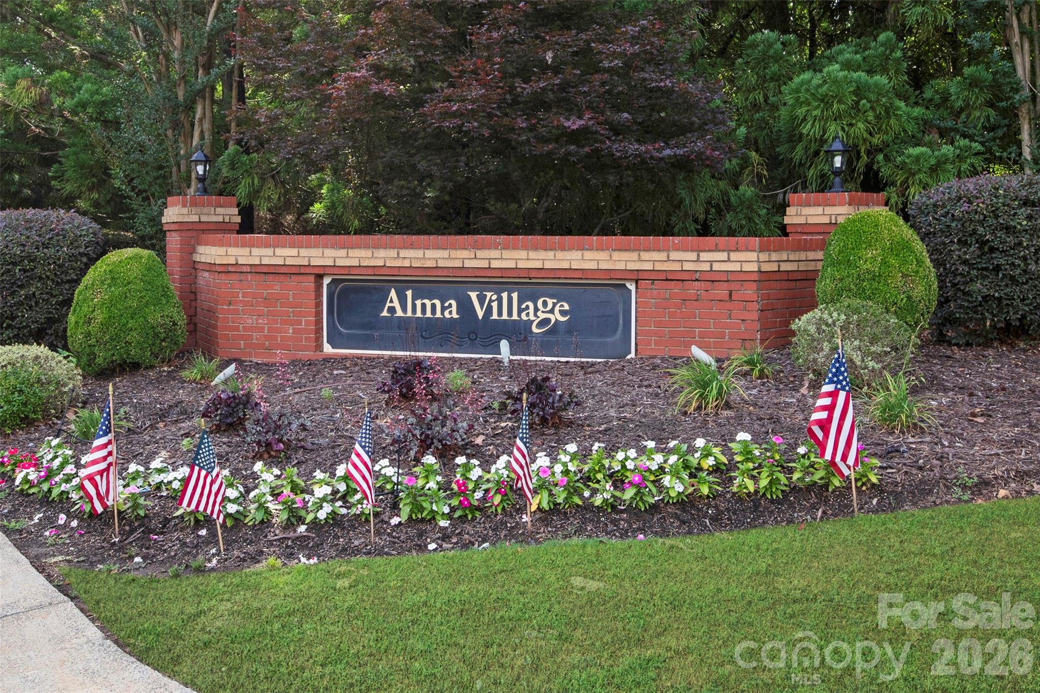 Single Family Residence at 7818 Antique Circle, Waxhaw, photo 2 of 43