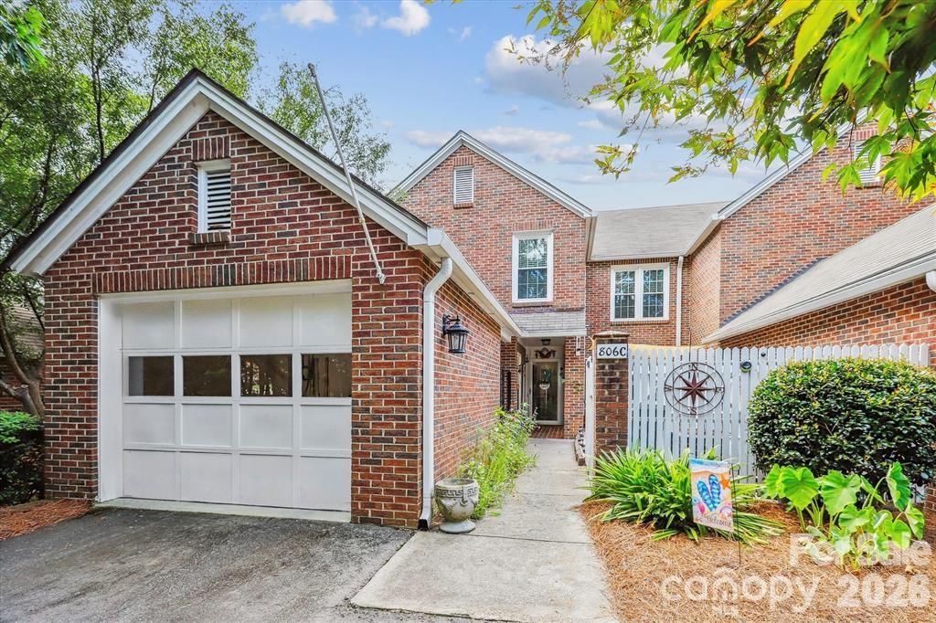 806 Colony Oaks Drive