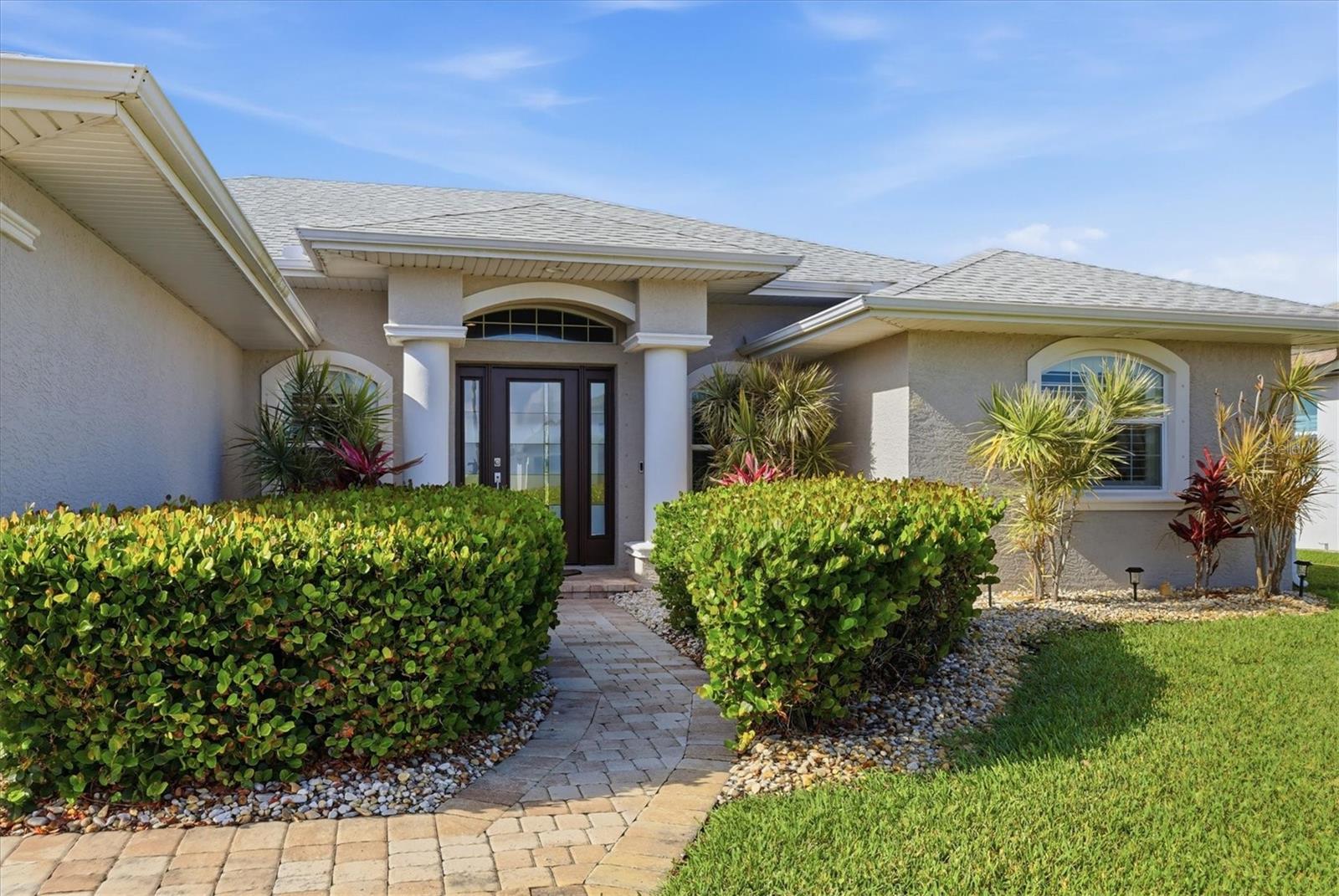 Single Family Residence at 15738 APPLEWHITE CIR, PORT CHARLOTTE, photo 2 of 42