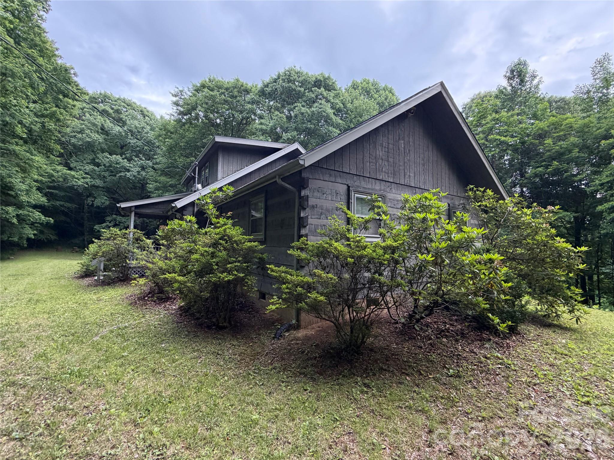 Single Family Residence at 377 Woodstream Road, Waynesville, photo 3 of 12